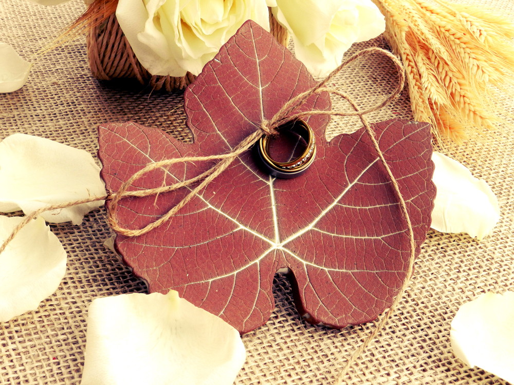 porta-aliancas-folha-de-outono-carregar-aliancas.j