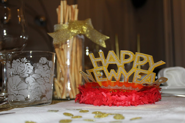 passagem de ano + decoração de mesa + festa + decoração em dourados