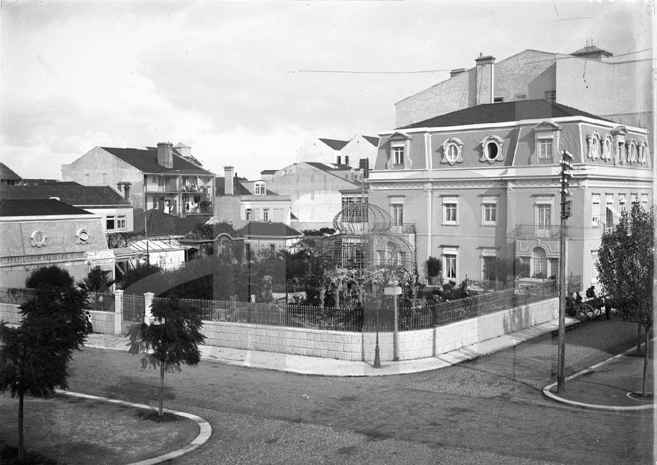 Cruzamento da João Crisóstomo com a Cinco de Outubro,  Lisboa (A.C. Lima, c. 1910)